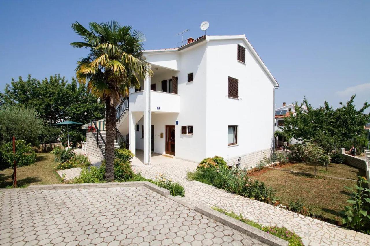 Laura'S Apartment Porec Bagian luar foto